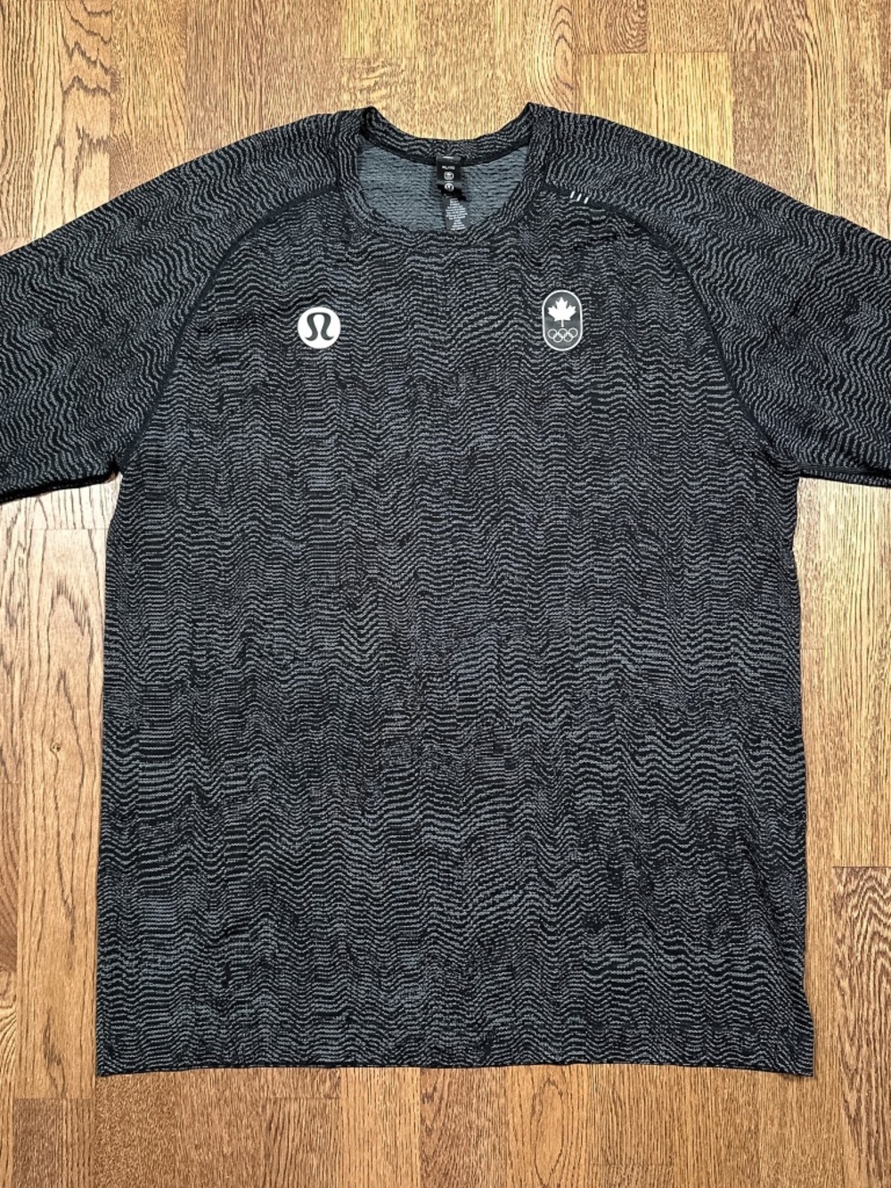Lululemon Metal Vent Tech Team Canada Olympics COC Logo Gray T Shirt Mens XL